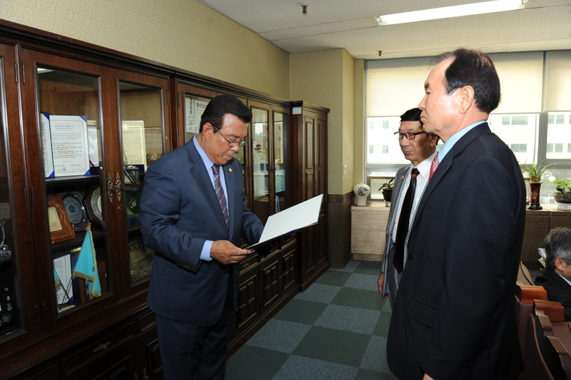 공무국외여행 심사위원 위촉식 1번째